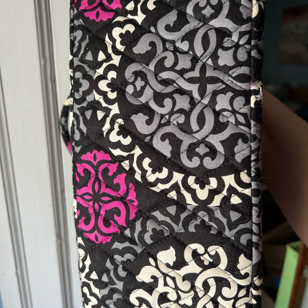 New Vera Bradley shoulder Tote black, white and pink circle pattern - Picture 5 of 6